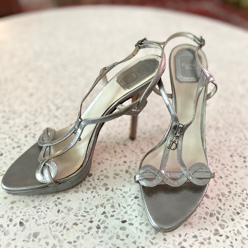 Rare Christian Dior Silver Leather Y2K Sling-back Heels. Made in Italy. ✨